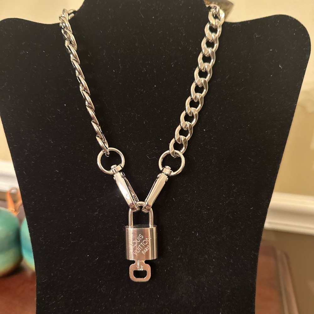 🎉 SILVER Louis Vuitton LV Padlock #314  and key